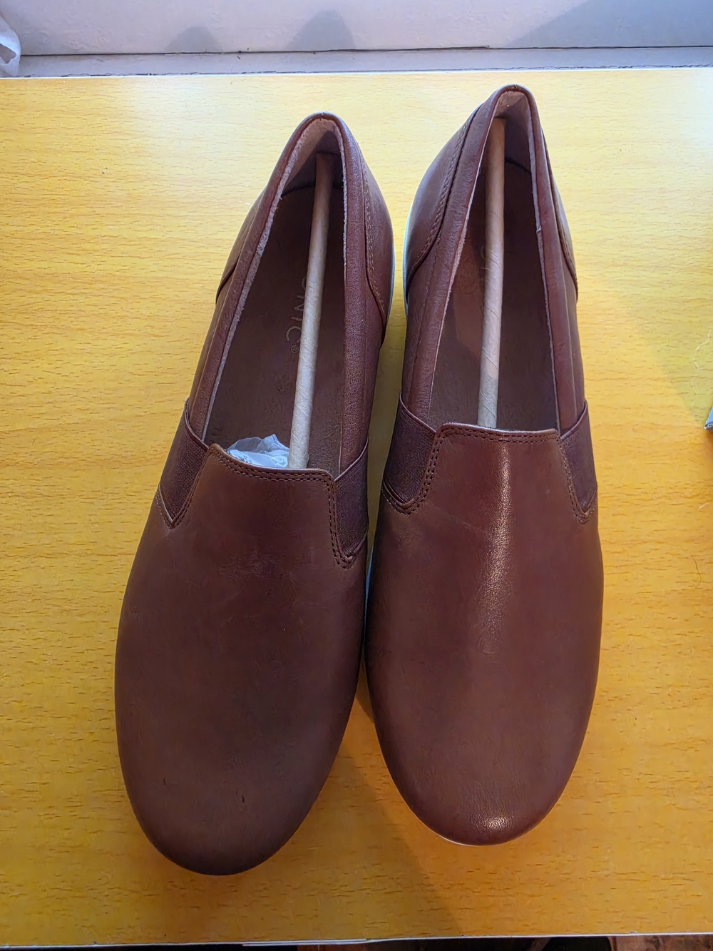 Vionic Women's Brown Slip-On Flats